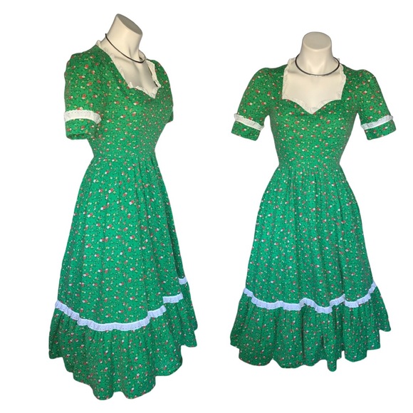 v i n t a g e :: Whimsical Handmade Floral Cottagecore Milkmaid Dress - Picture 15 of 16